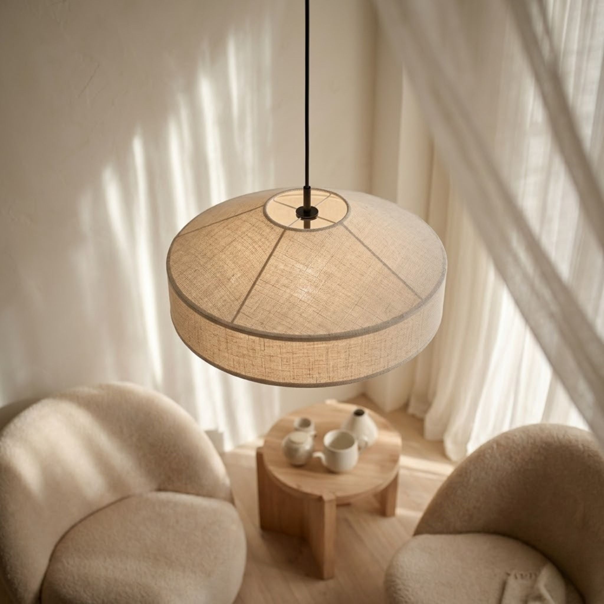 Arkitektonisk Pendel Lampe i Hør - Skulpturelt Pagodedesign med Blødt Ambient Lys 2
