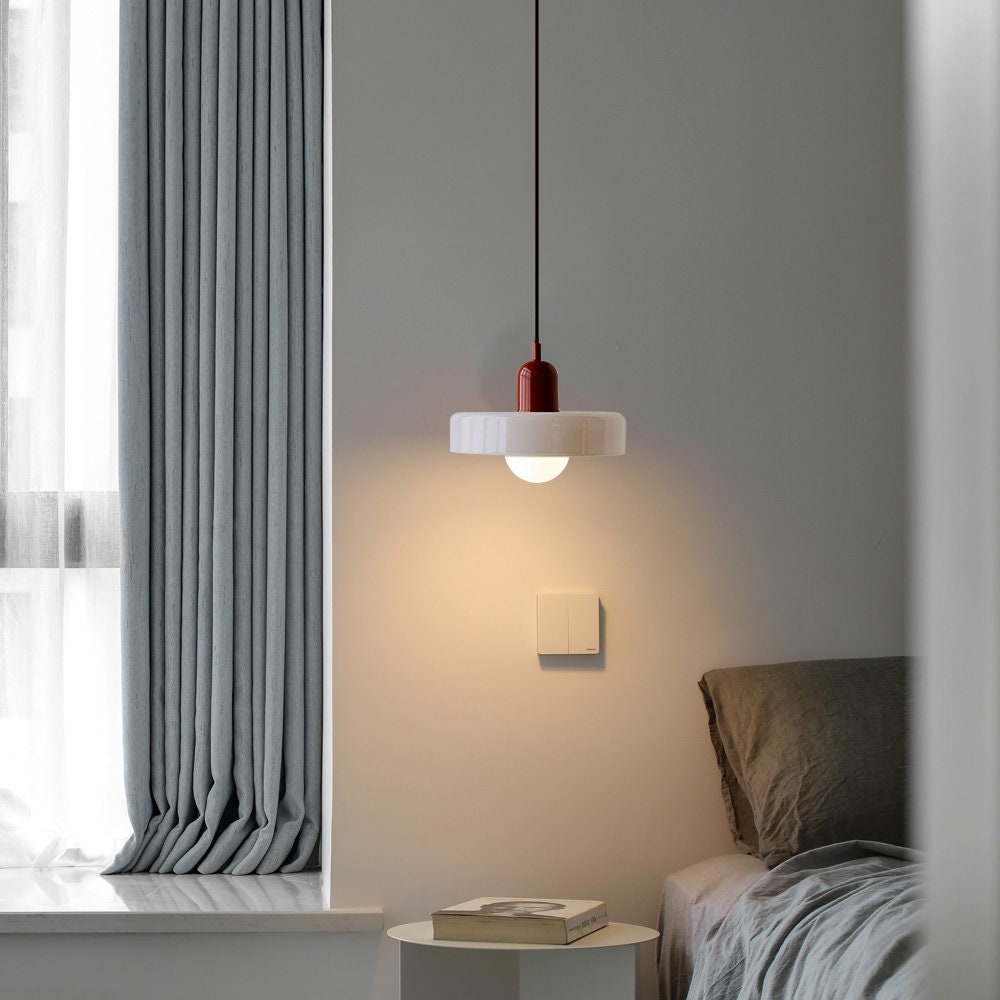 Bauhaus Hængelampe – Farvet Glas med Elegant Design 7