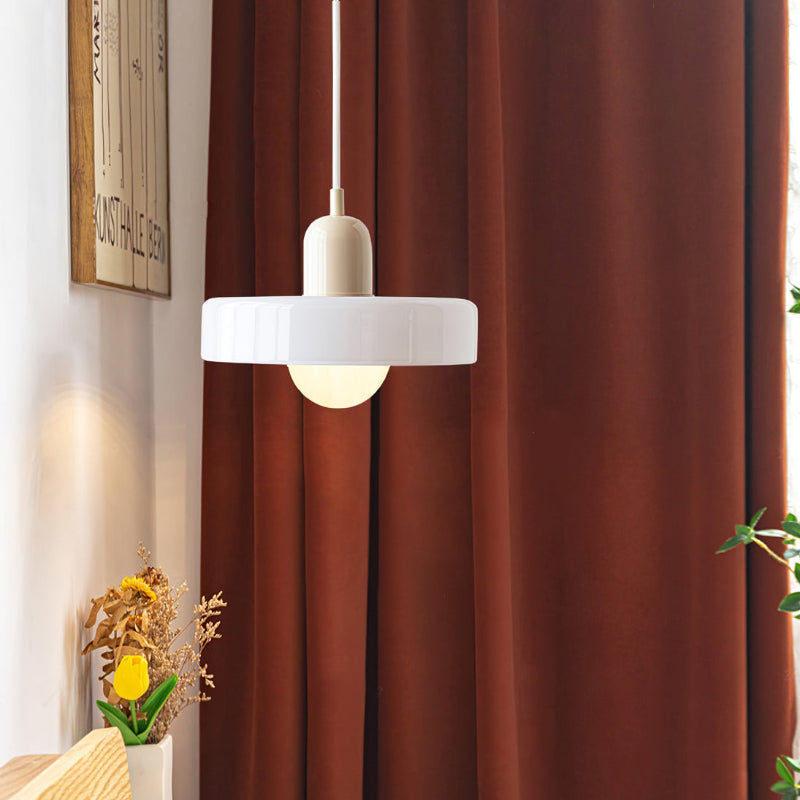 Bauhaus Hængelampe – Farvet Glas med Elegant Design 8