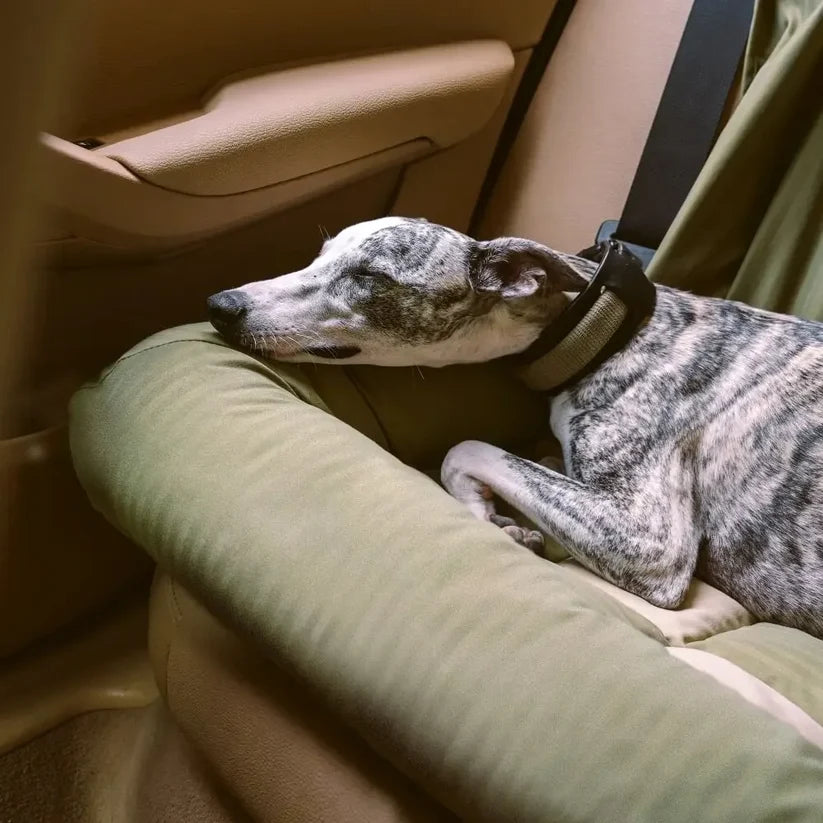 Bilsæde til Hund – Komfortabelt med Sikkerhedsbolster og Skakbrætmønster 16