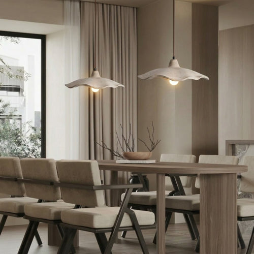 Bølgeformet Pendel Lampe - Sandfarvet Travertin med Organisk Design til Spisebord 1
