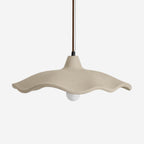 Bølgeformet Pendel Lampe - Sandfarvet Travertin med Organisk Design til Spisebord 4
