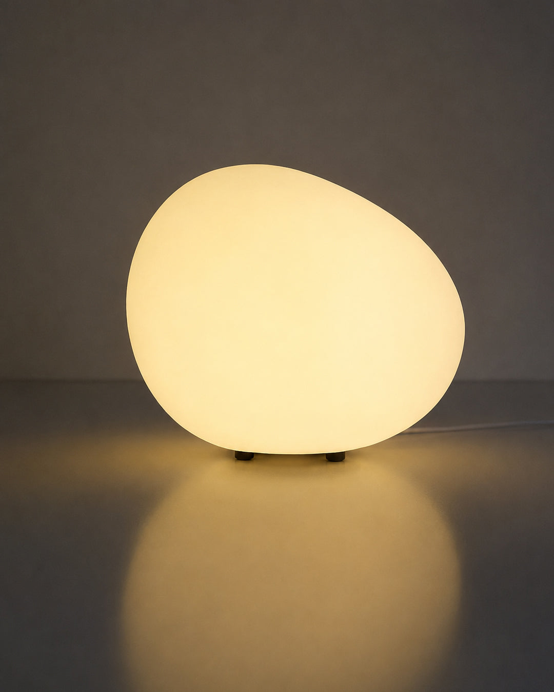 Bordlampe i Frostet Akryl - Organisk Stendesign 2
