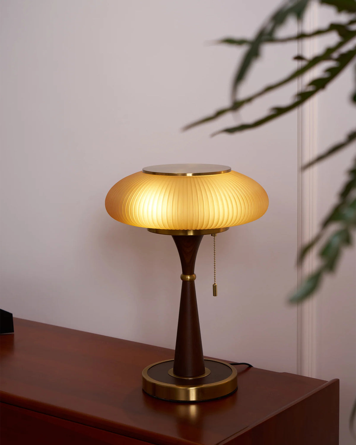 Bordlampe i Glas og Valnødtræ 3
