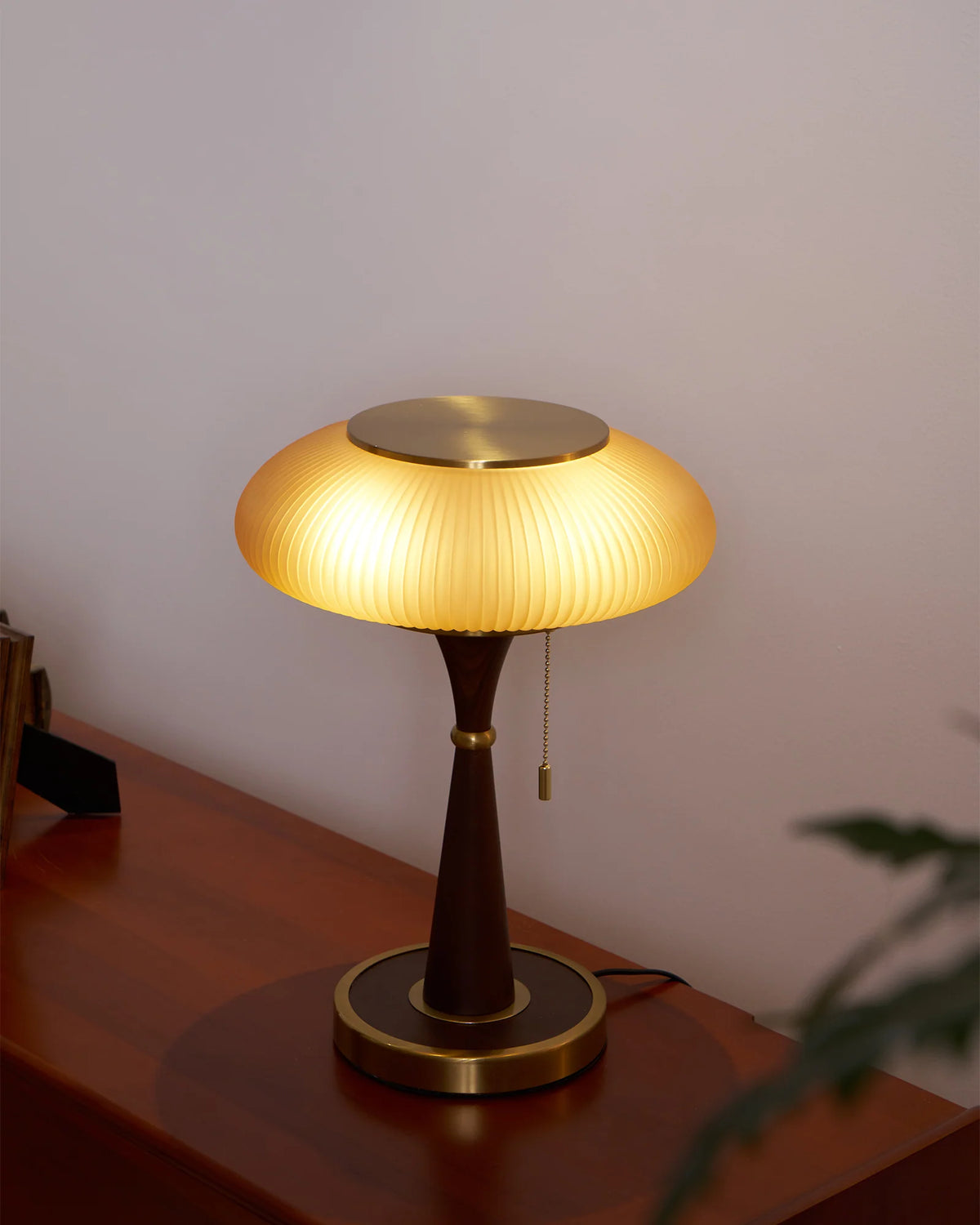 Bordlampe i Glas og Valnødtræ 5