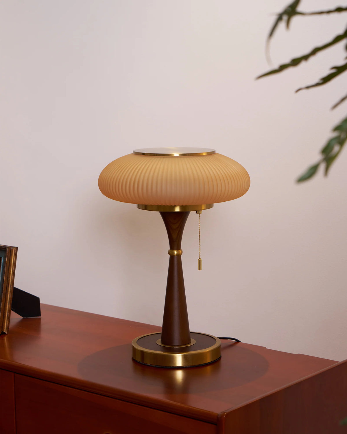 Bordlampe i Glas og Valnødtræ 8