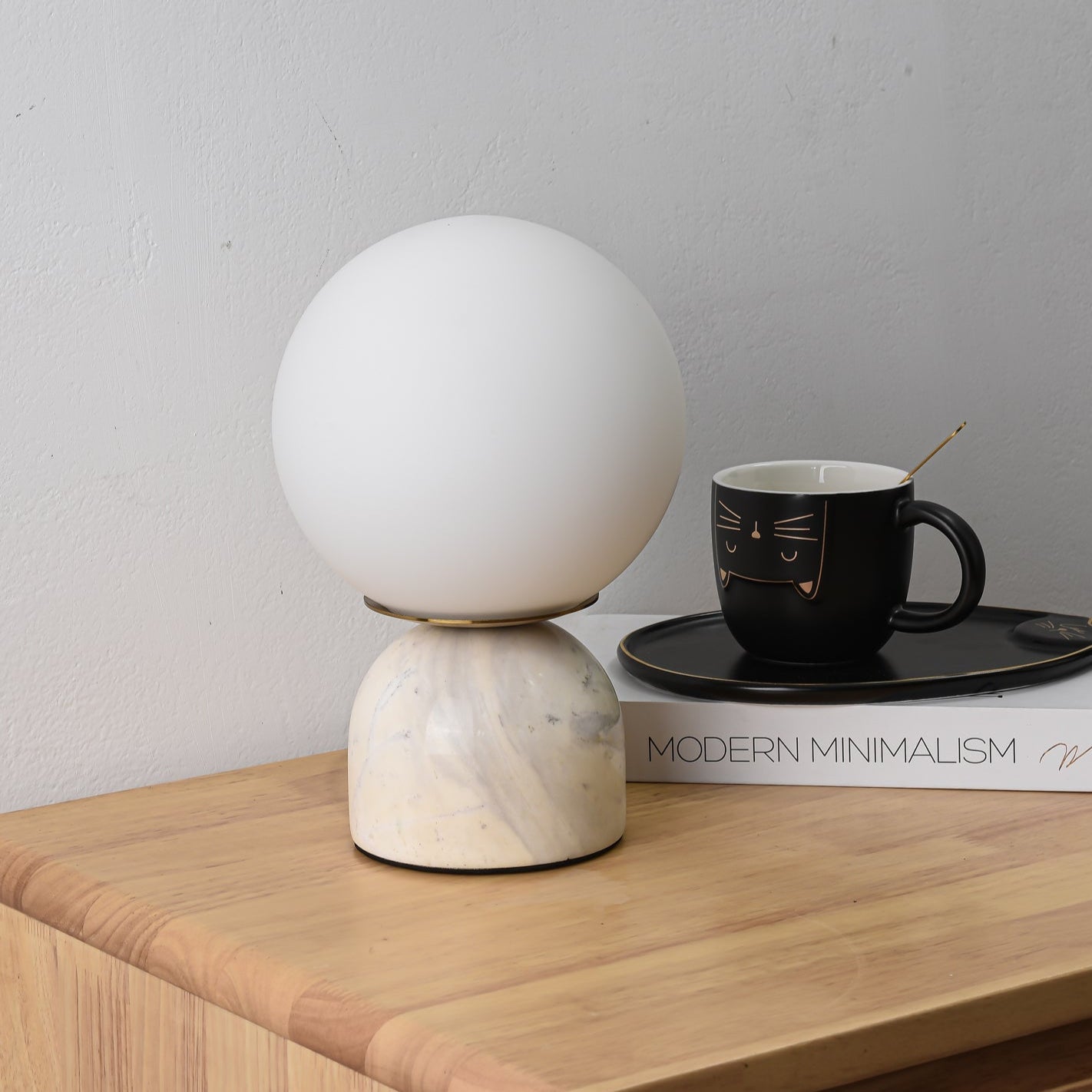 Bordlampe i Marmor – Tidløst Design med Stabil Base og Blødt Lys 4
