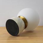 Bordlampe i Marmor – Tidløst Design med Stabil Base og Blødt Lys 7
