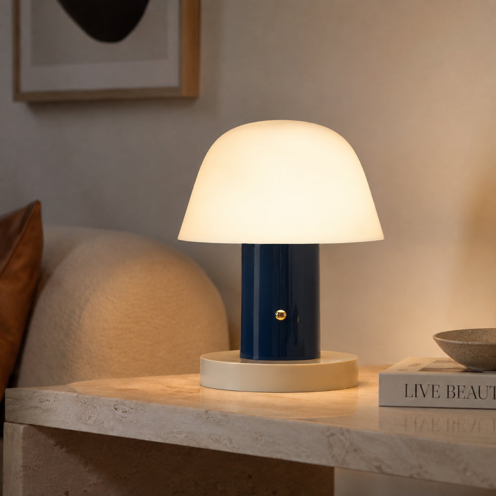 Bordlampe i Metal – Husformet Design med Integreret LED og USB-port 0