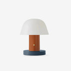Bordlampe i Metal – Husformet Design med Integreret LED og USB-port 11