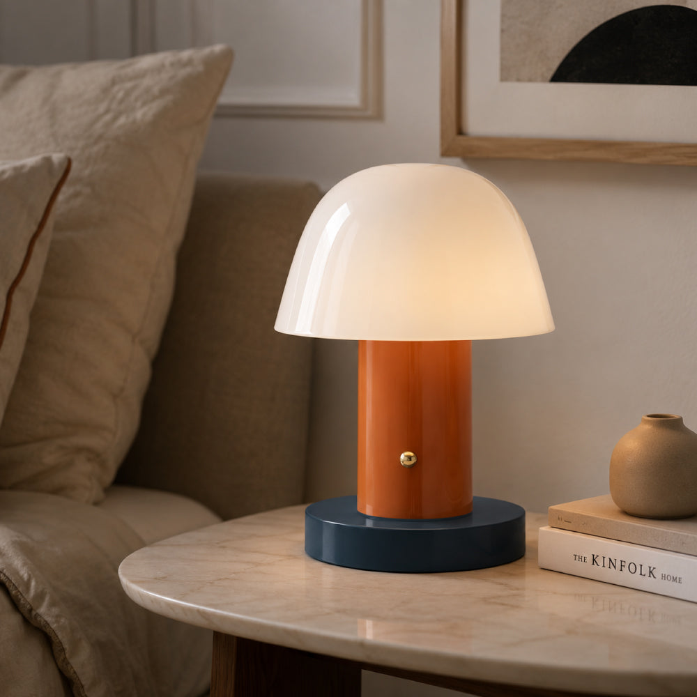 Bordlampe i Metal – Husformet Design med Integreret LED og USB-port 12