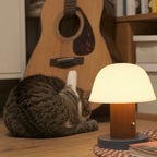 Bordlampe i Metal – Husformet Design med Integreret LED og USB-port 2