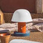 Bordlampe i Metal – Husformet Design med Integreret LED og USB-port 5