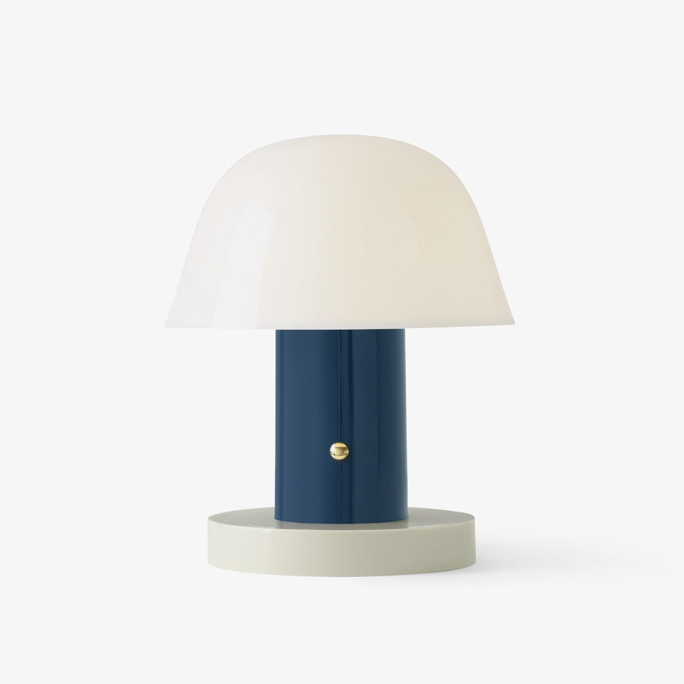 Bordlampe i Metal – Husformet Design med Integreret LED og USB-port 8