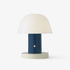 Bordlampe i Metal – Husformet Design med Integreret LED og USB-port 8