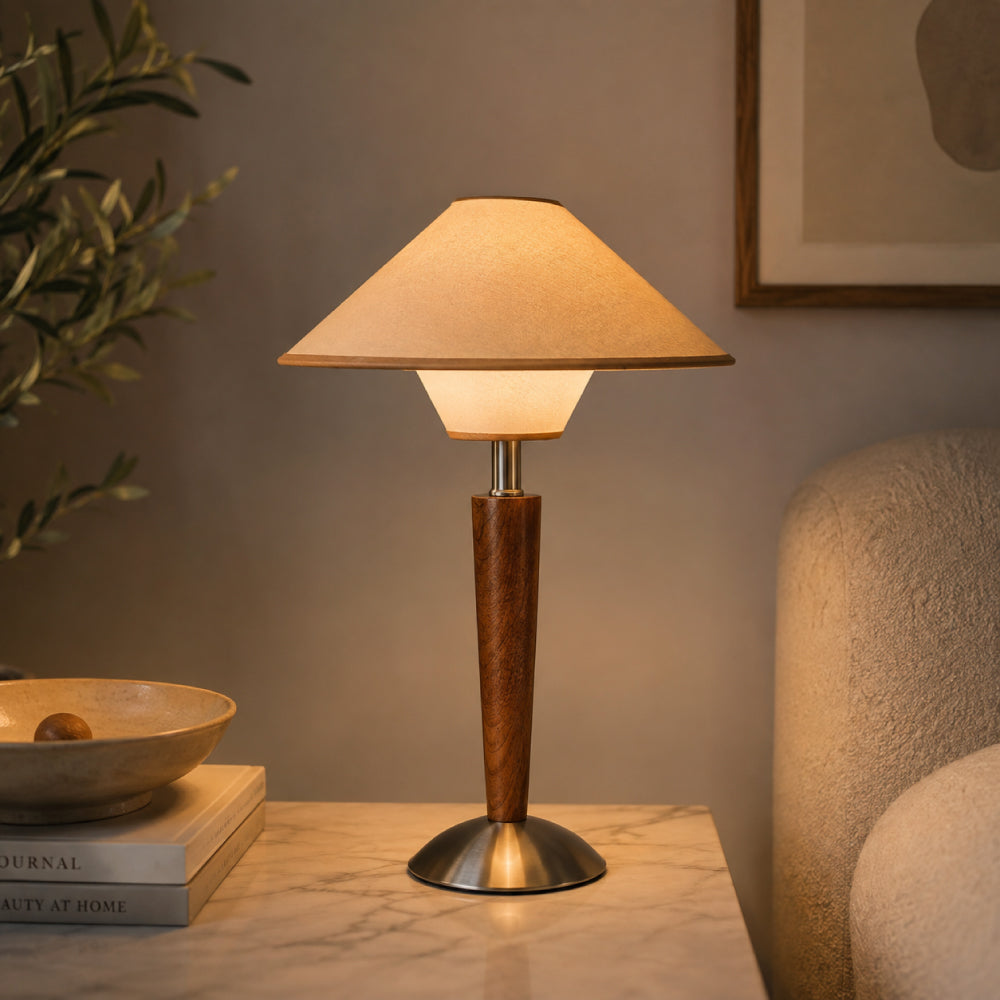 Bordlampe i Træ – Klassisk Design med Varmt Lys og Metalfod 11