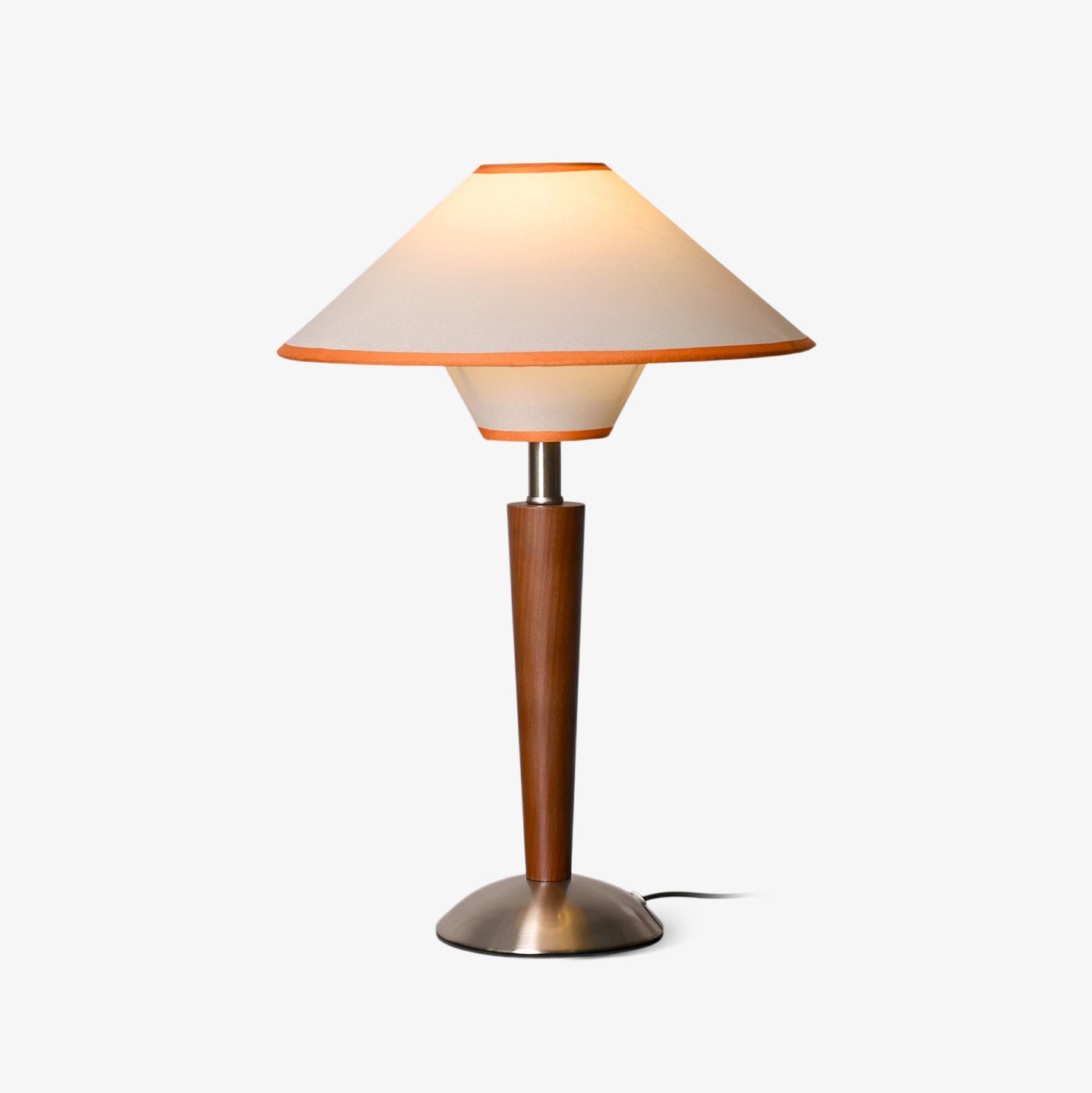 Bordlampe i Træ – Klassisk Design med Varmt Lys og Metalfod 2
