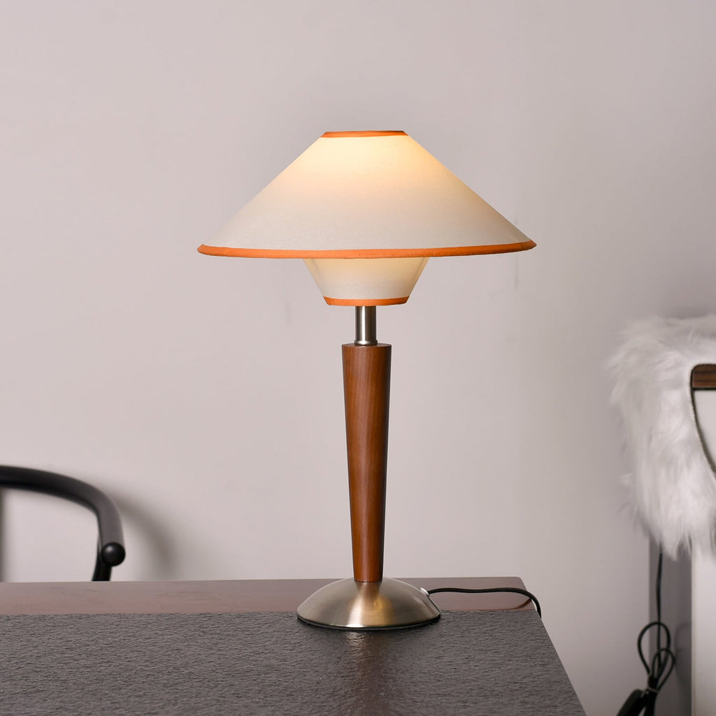 Bordlampe i Træ – Klassisk Design med Varmt Lys og Metalfod 8