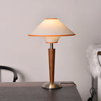 Bordlampe i Træ – Klassisk Design med Varmt Lys og Metalfod 8
