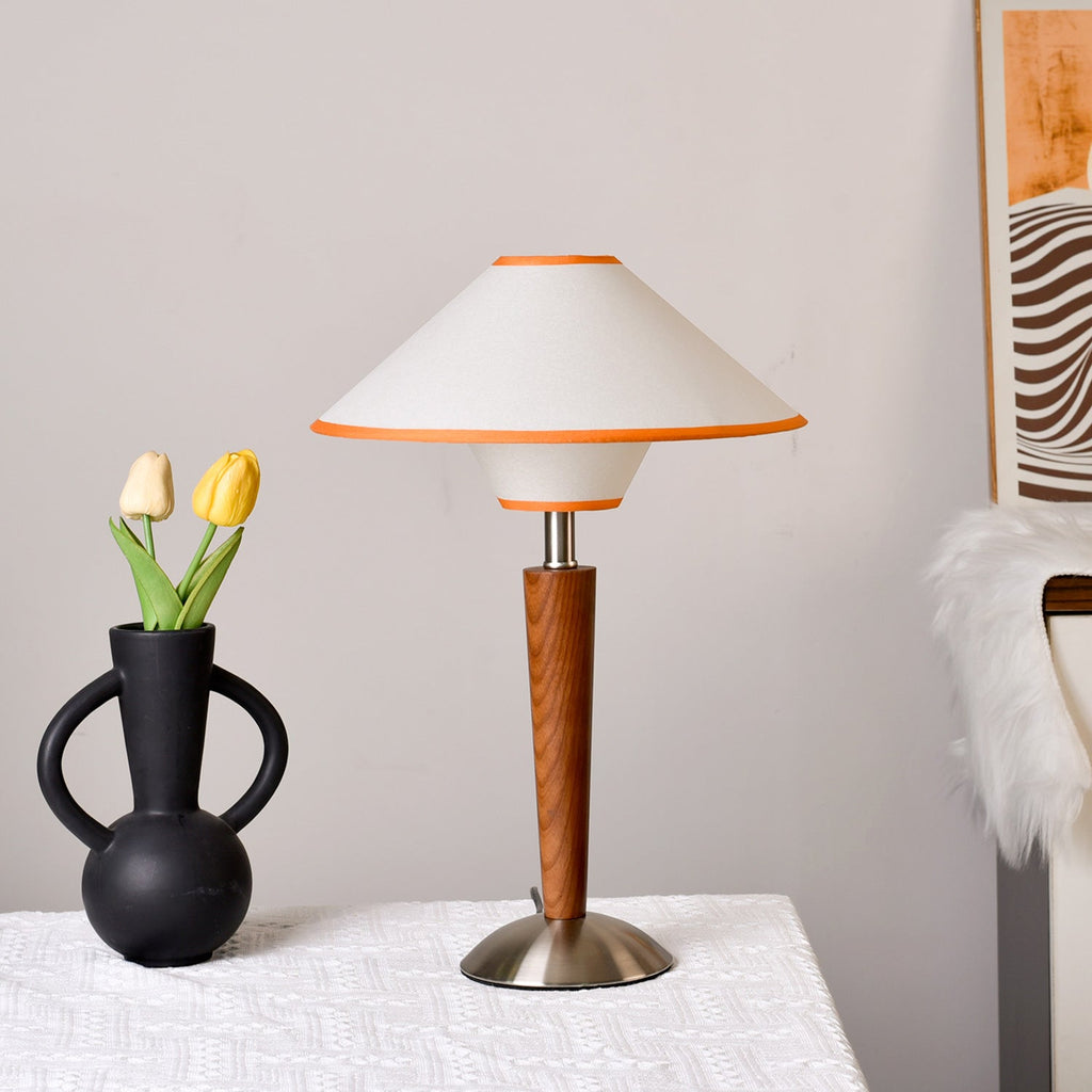 Bordlampe i Træ – Klassisk Design med Varmt Lys og Metalfod 9