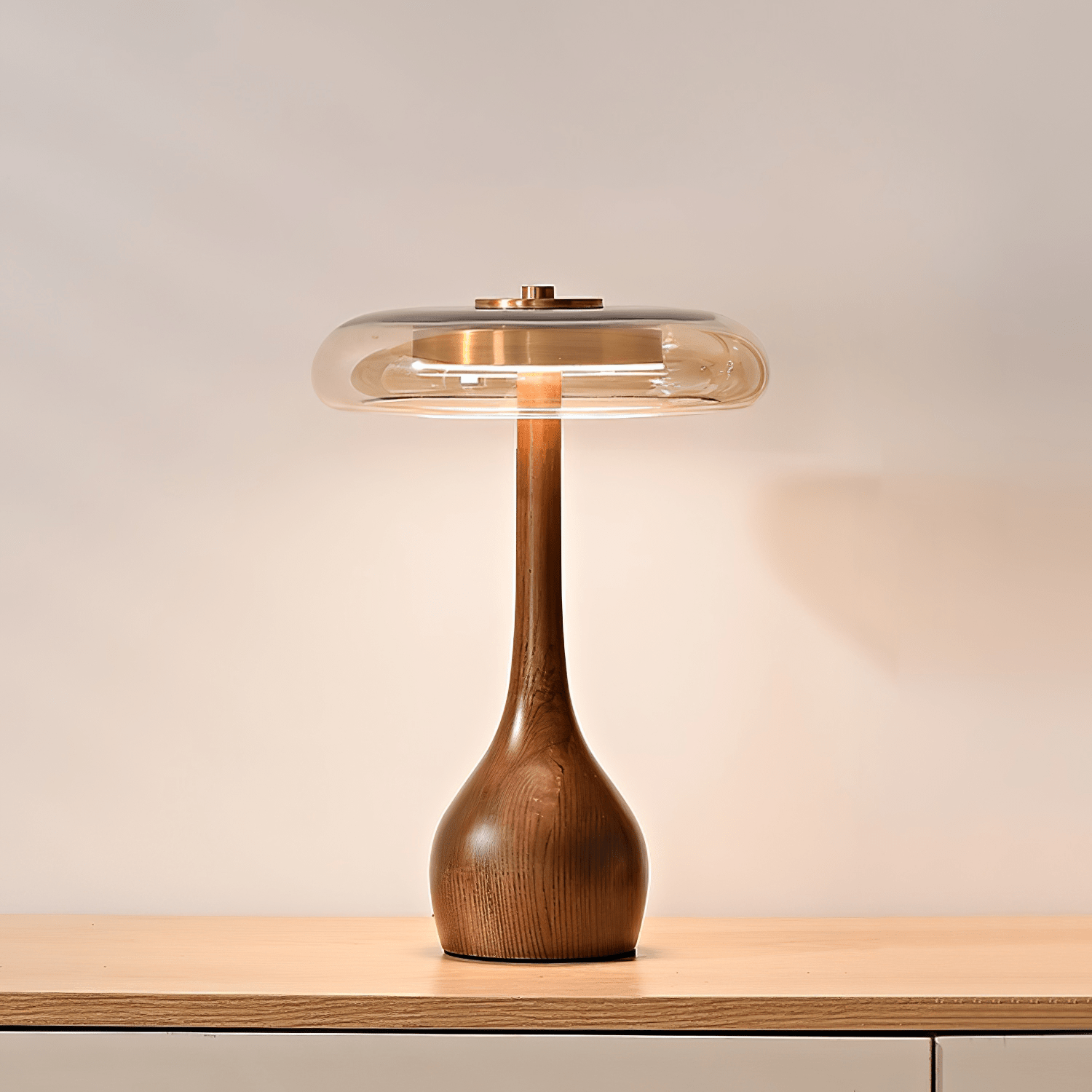 Bordlampe i Træ – Ravfarvet Glasskærm med Justerbar Lysstyrke 9