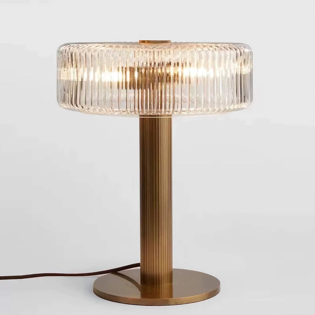 Bordlampe med Hamret Kobberfod og Ribbet Glasskærm – Vintage Design med Dæmpbar Lys 1