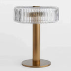 Bordlampe med Hamret Kobberfod og Ribbet Glasskærm – Vintage Design med Dæmpbar Lys 2