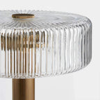 Bordlampe med Hamret Kobberfod og Ribbet Glasskærm – Vintage Design med Dæmpbar Lys 3