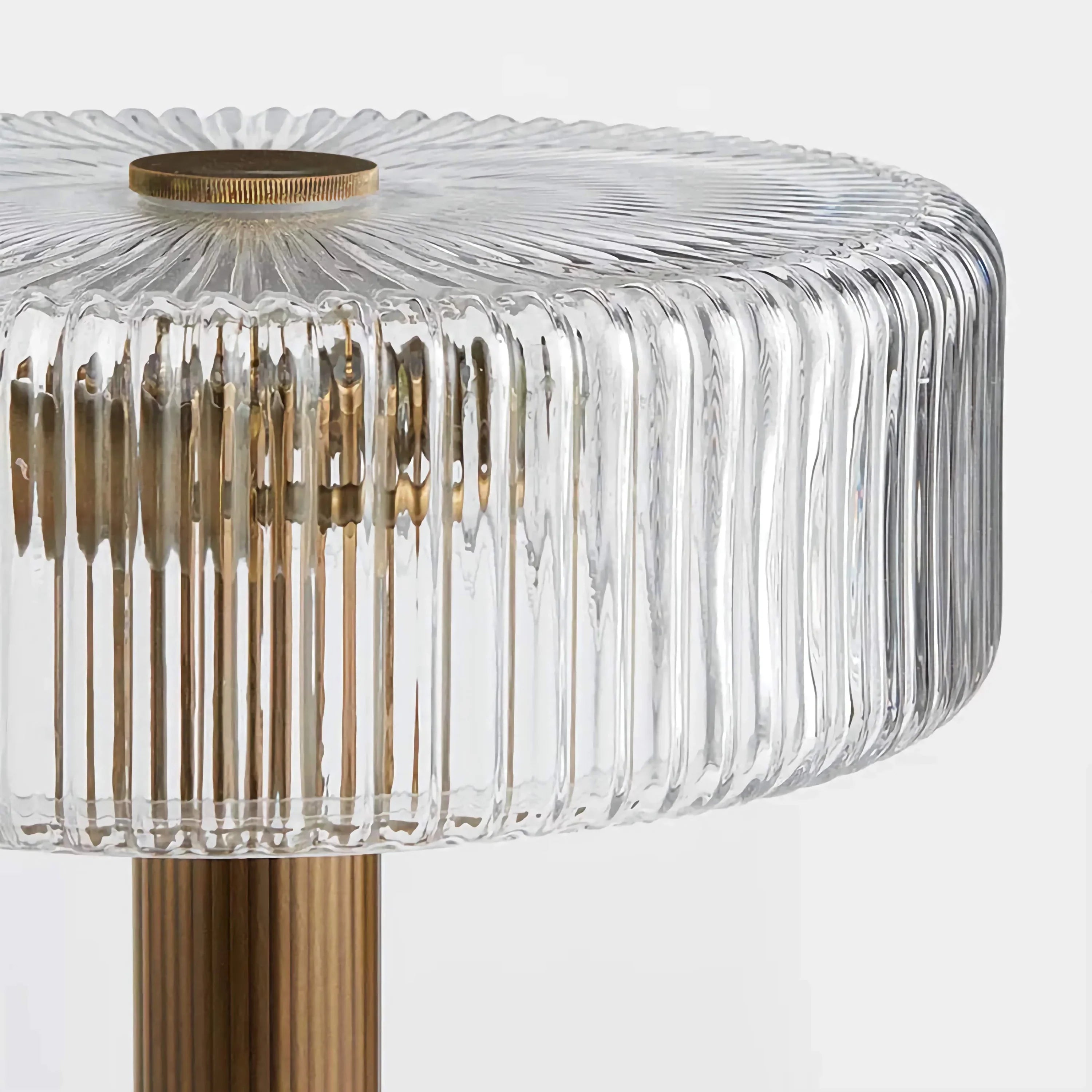 Bordlampe med Hamret Kobberfod og Ribbet Glasskærm – Vintage Design med Dæmpbar Lys 3