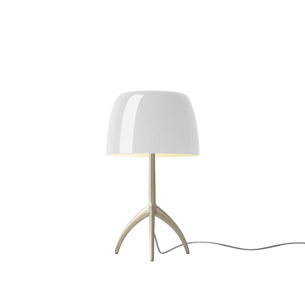 Bordlampe med Kuppelformet Skærm - Elegant Trebenet Stel 22