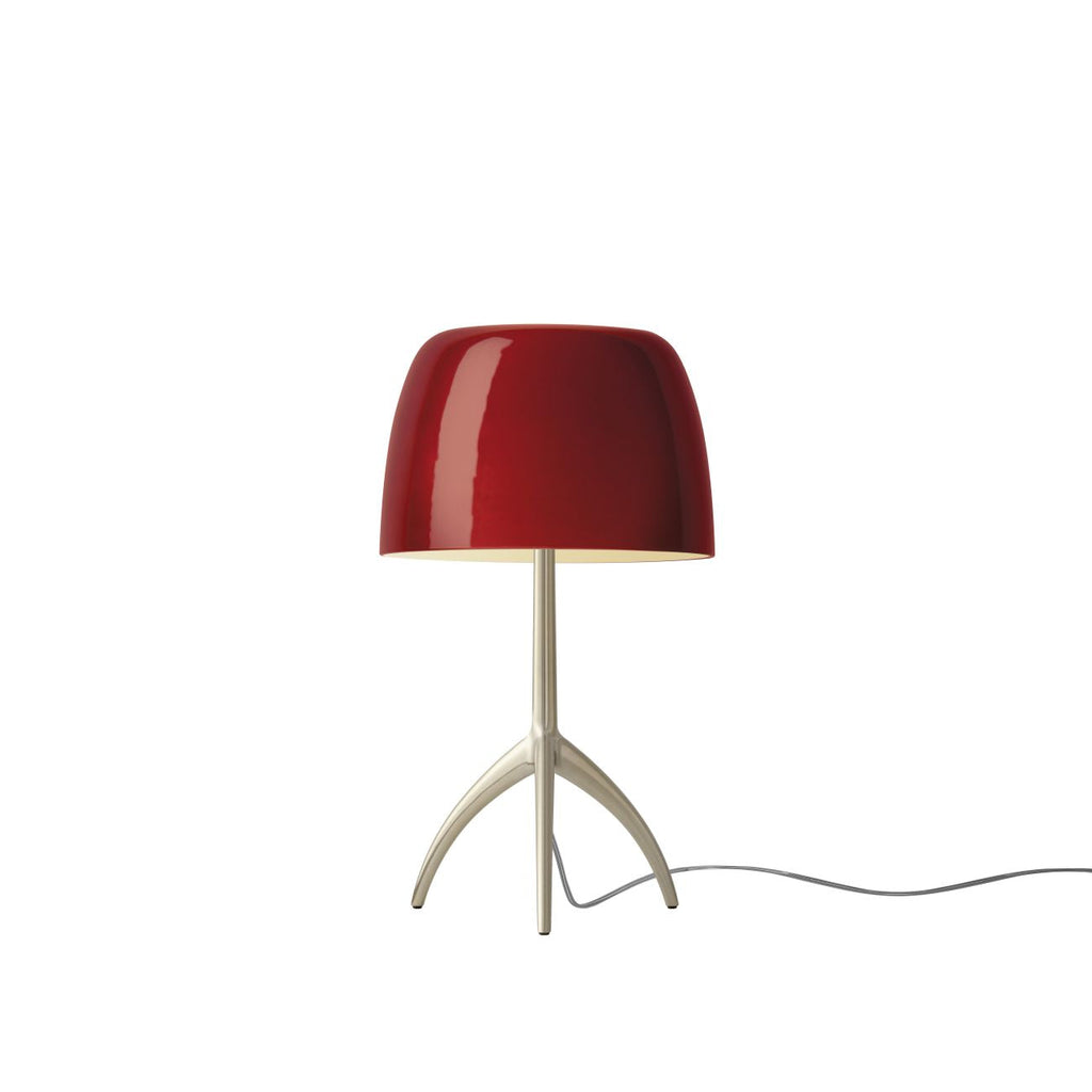 Bordlampe med Kuppelformet Skærm - Elegant Trebenet Stel 26