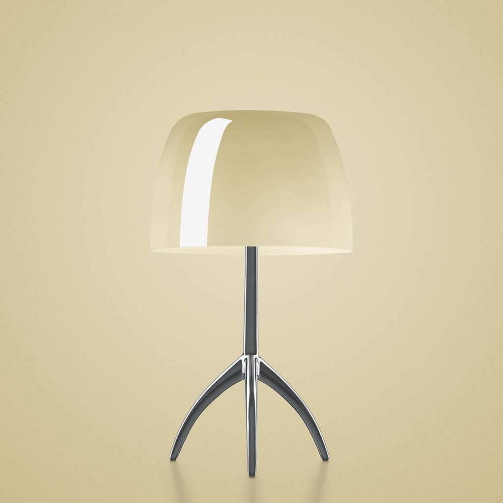 Bordlampe med Kuppelformet Skærm - Elegant Trebenet Stel 7