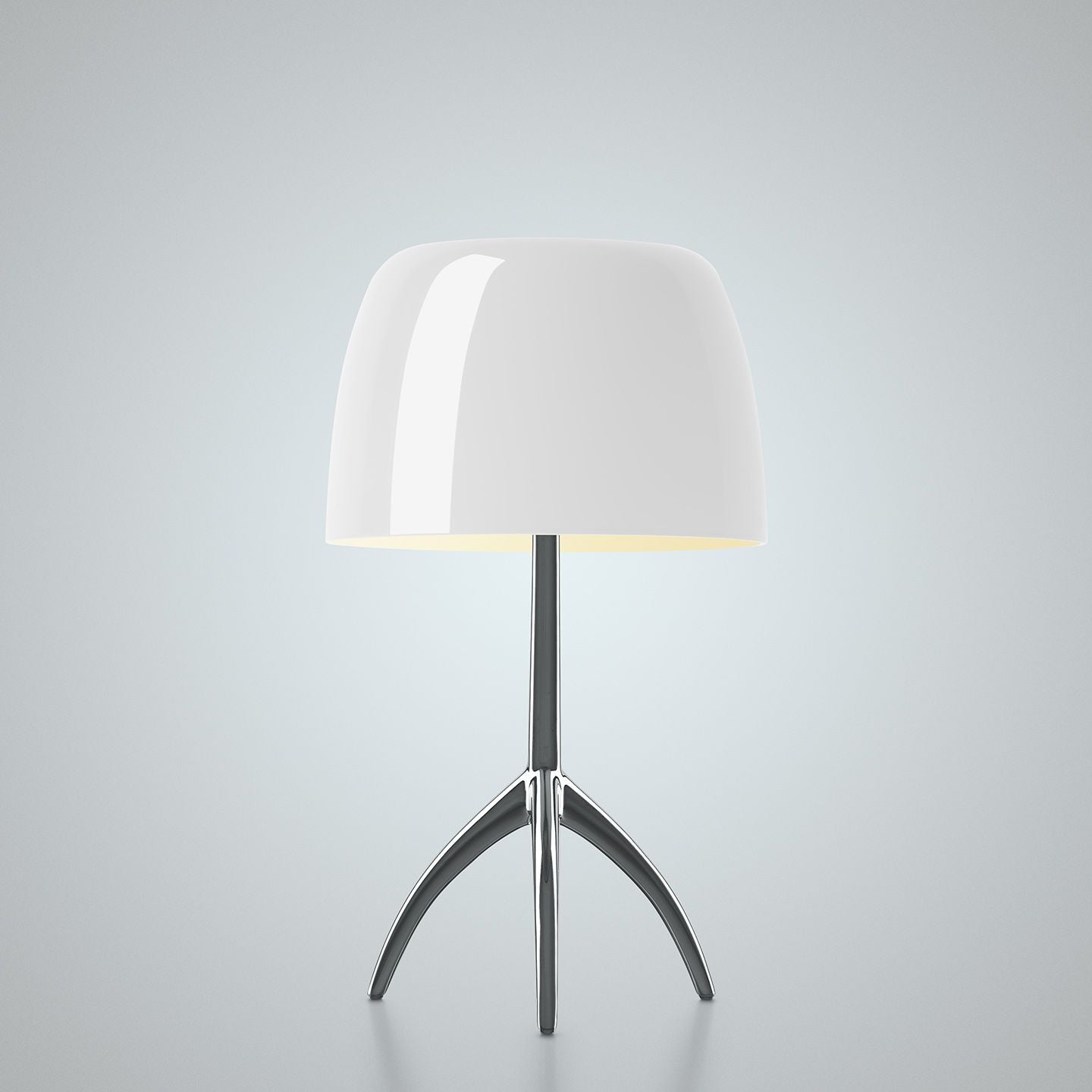 Bordlampe med Kuppelformet Skærm - Elegant Trebenet Stel 8