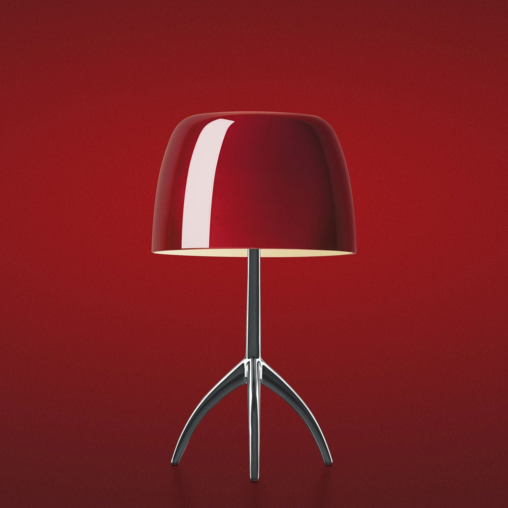 Bordlampe med Kuppelformet Skærm - Elegant Trebenet Stel 9