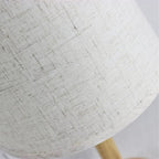 Bordlampe med Linnedskærm og Træfod 2