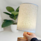 Bordlampe med Linnedskærm og Træfod 3