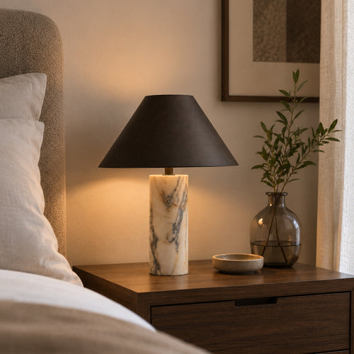 Eksklusiv Bordlampe i Marmor - Skulpturel Cylinderfod med Elegant Sort Skærm 10