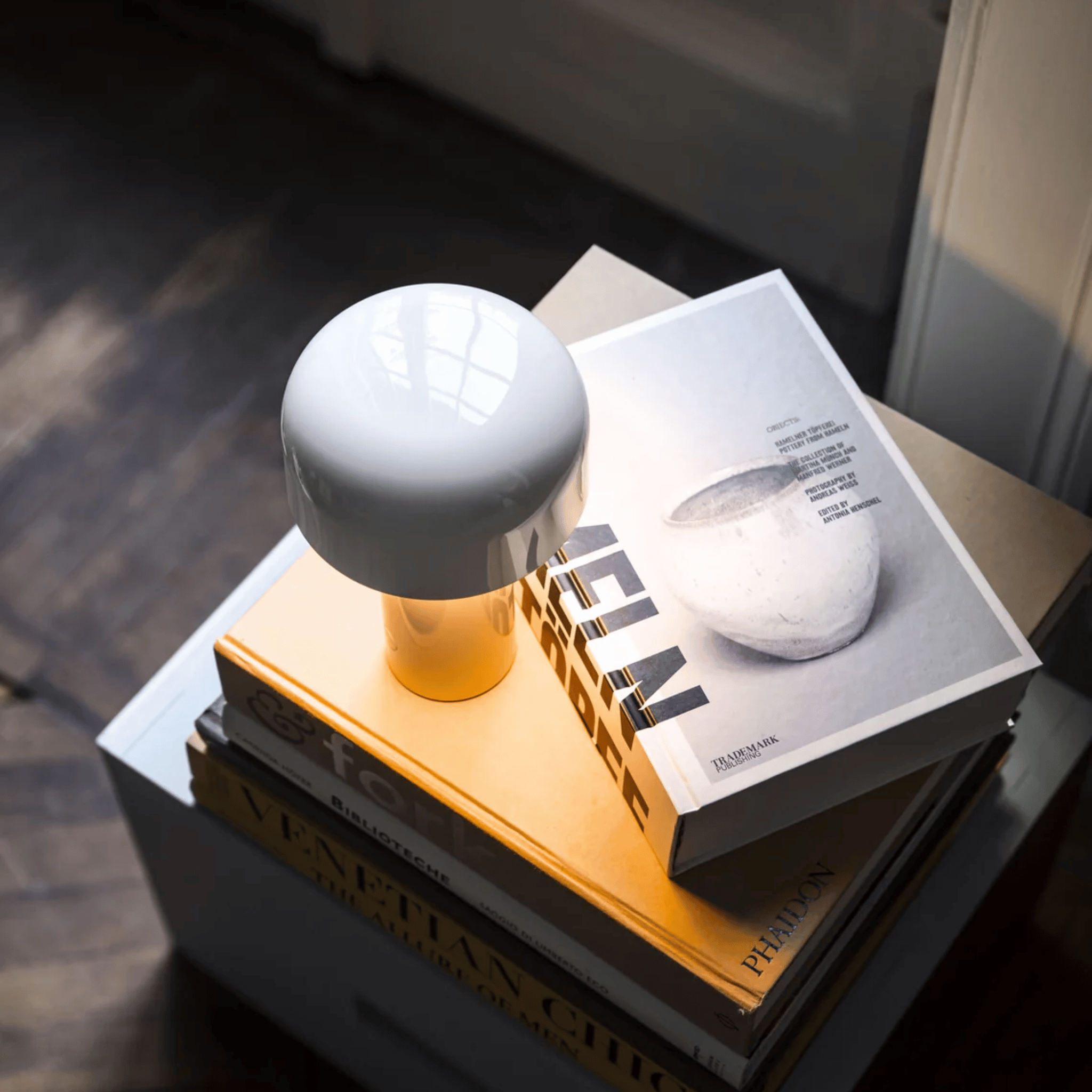 Genopladelig Bordlampe Uden Ledning – Trefarvet Lys og Touch-Dæmpning 4