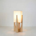 Gulvlampe i Wabi-Sabi Stil - Stofskærm og Træfod med Varmt Lys 0
