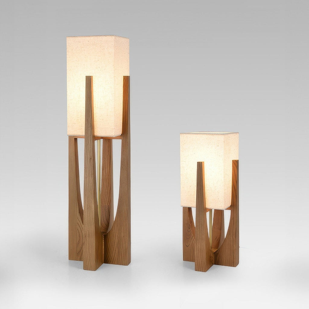 Gulvlampe i Wabi-Sabi Stil - Stofskærm og Træfod med Varmt Lys 1