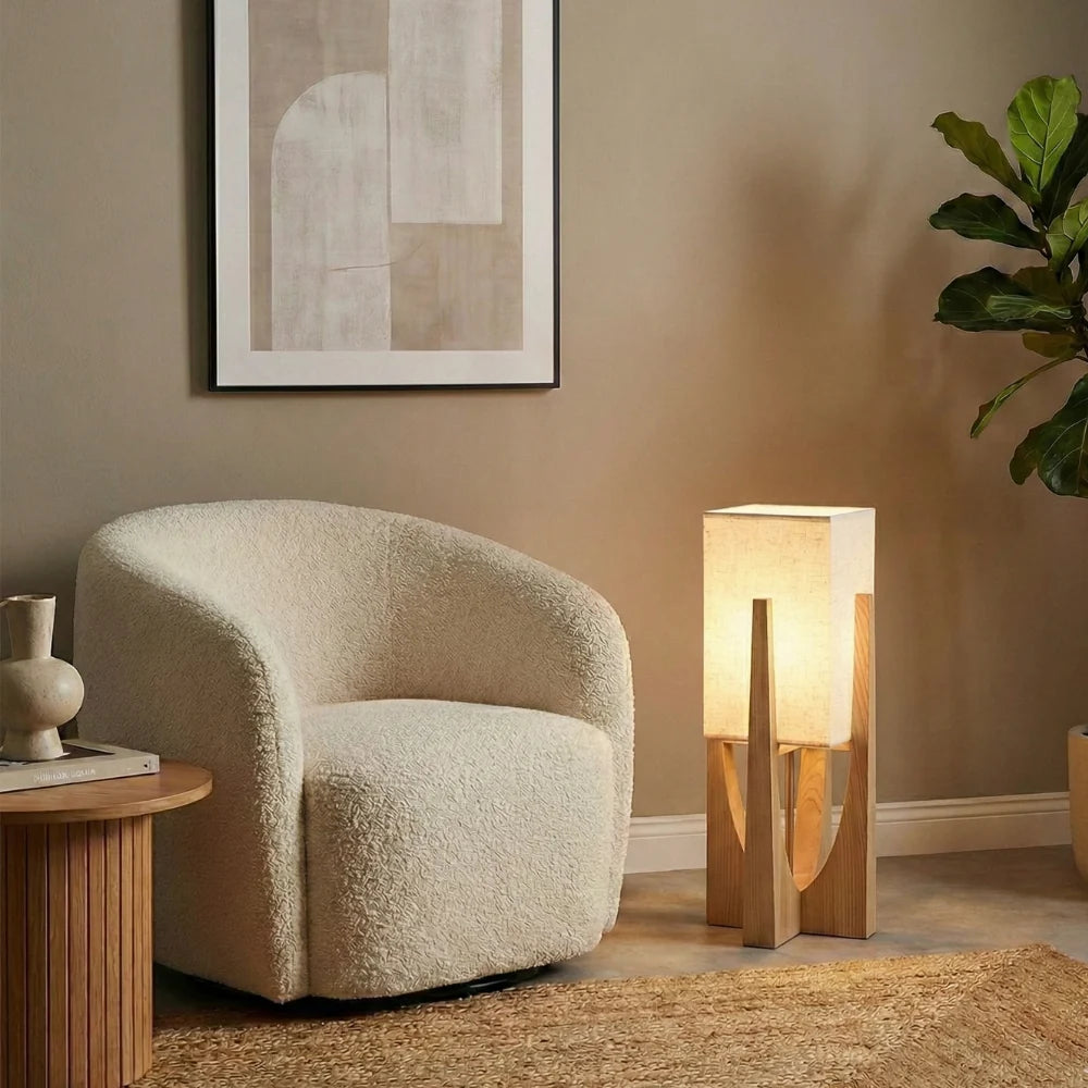 Gulvlampe i Wabi-Sabi Stil - Stofskærm og Træfod med Varmt Lys 10