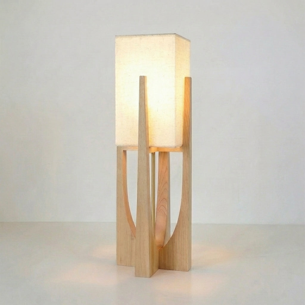 Gulvlampe i Wabi-Sabi Stil - Stofskærm og Træfod med Varmt Lys 9