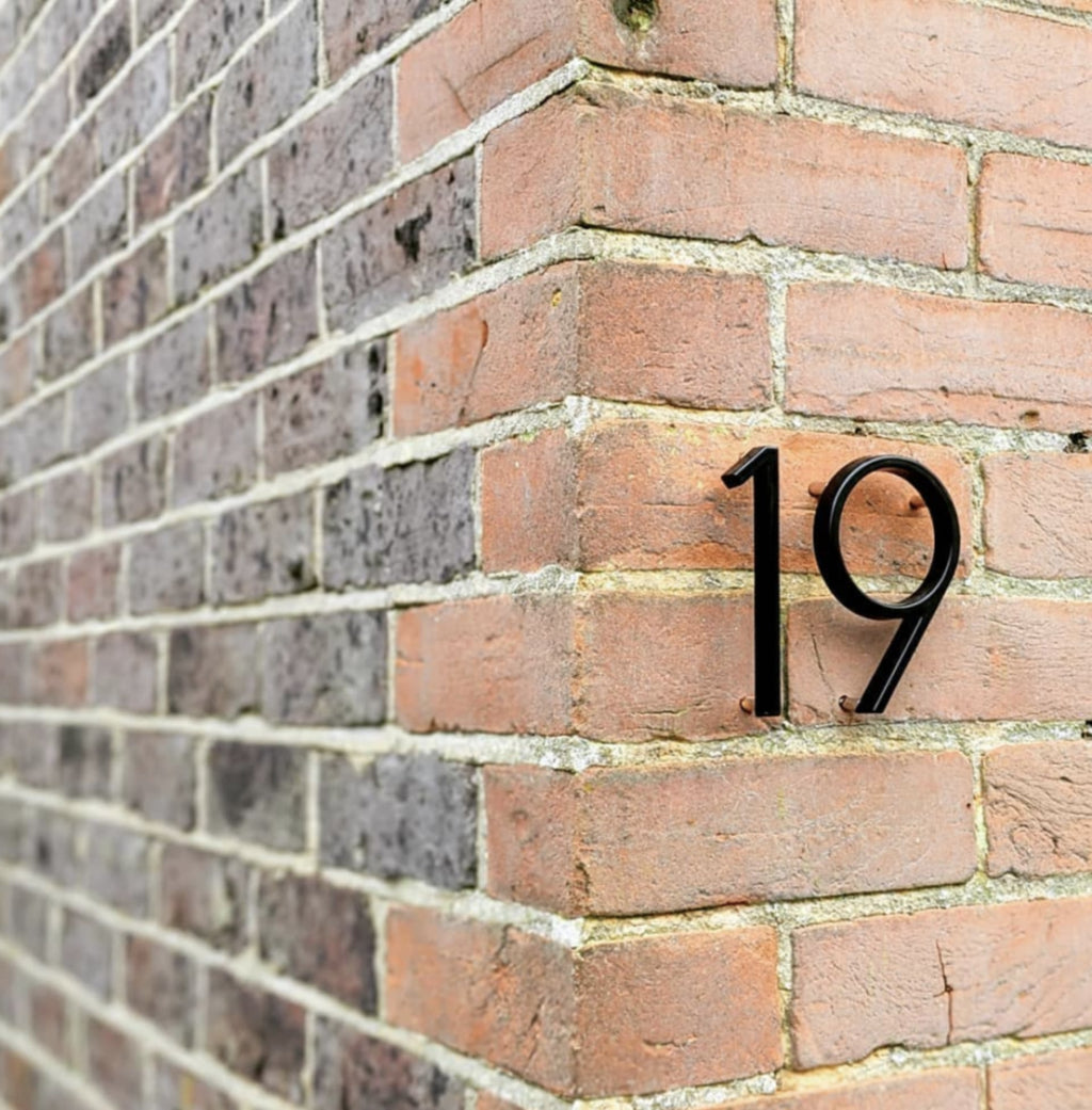 Husnummer Skilt i Sort Zinklegering – Holdbart og Nem Installation 4