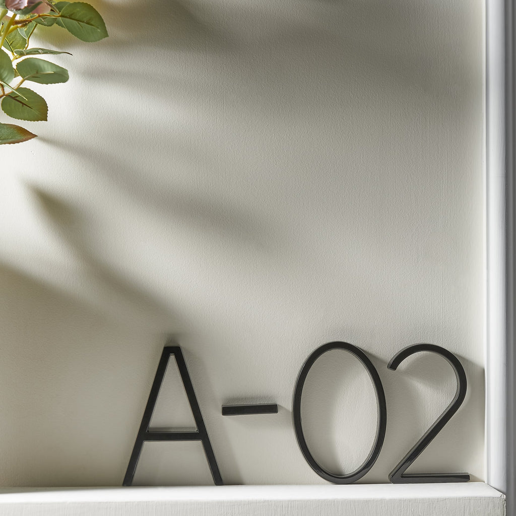 Husnummer Skilt i Sort Zinklegering – Holdbart og Nem Installation 7