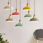 Industriel Pendel Lampe i Jern – Justerbar Højde med Farverige Metalskærme 7