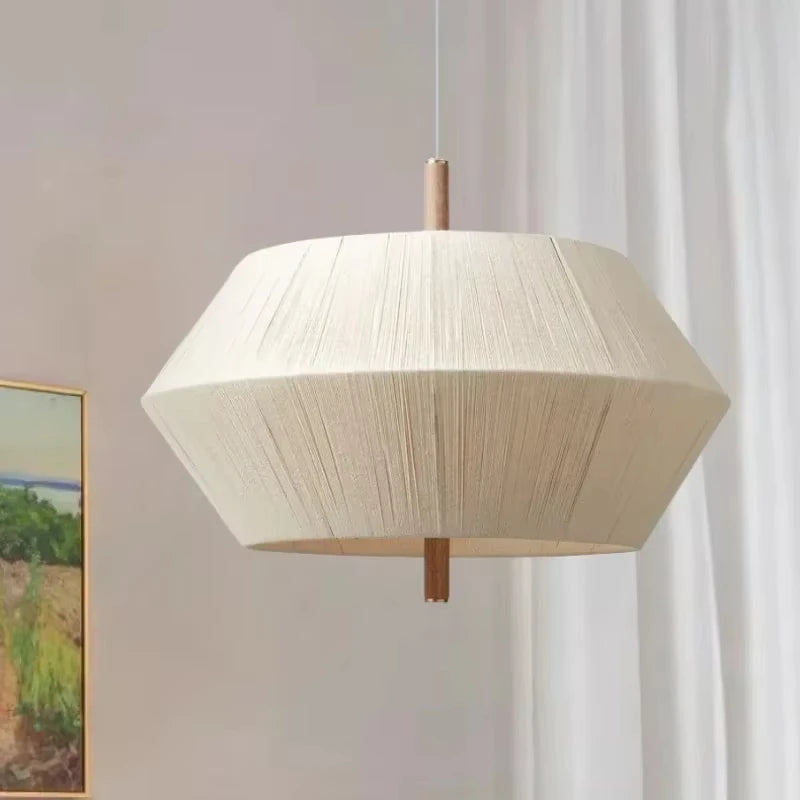 Japandi Pendel Lampe - Stofskærm med Trædetaljer 1
