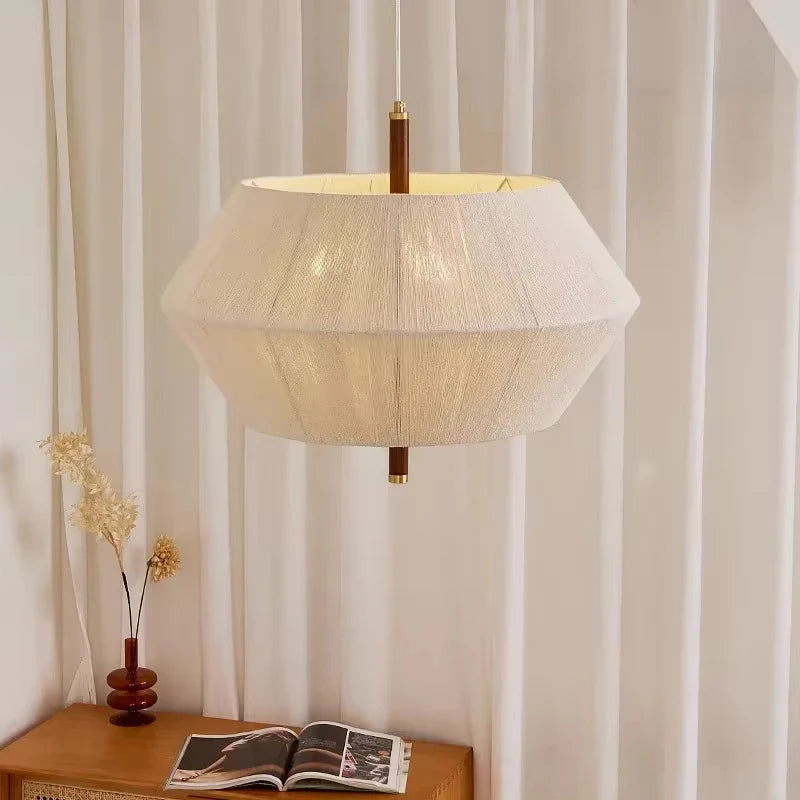 Japandi Pendel Lampe - Stofskærm med Trædetaljer 3
