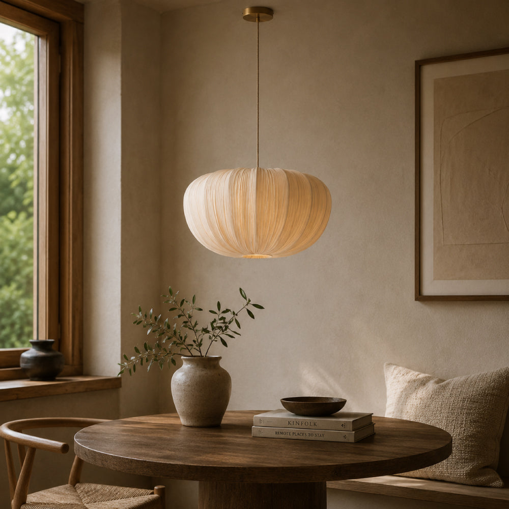 Japandi Pendel Lampe i Hør - Plisseret Skærm med Organisk Silhuet 1
