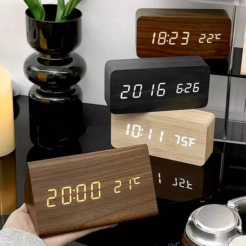 LED Vækkeur i Træ-Design med Stemmestyring 2