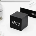 LED Vækkeur med Lys – Minimalistisk Design og Lydaktivering 1